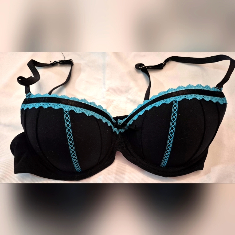 CANDIES'S BLACK BRA WITH BLUE LACE ACCENTS. 34B - Picture 2 of 4